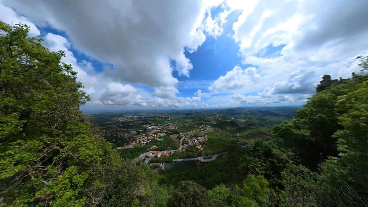 vista de gran ángulo desde el monte titán en san marino