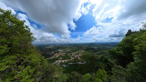 Weitwinkelansicht-Vom-Mount-Titan-In-San-Marino