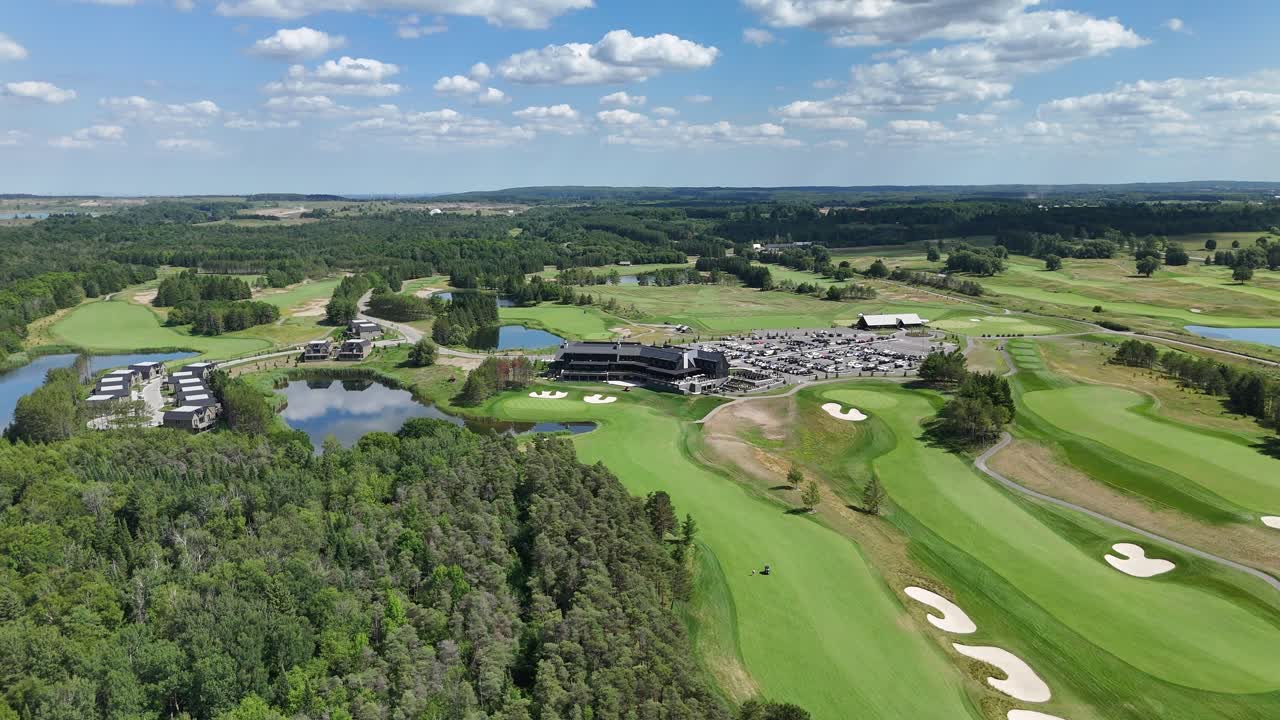 Umlaufende Luftaufnahme des TPC Toronto im Osprey Valley Golfplatz in der Nähe von Orangeville, Ontario, Kanada