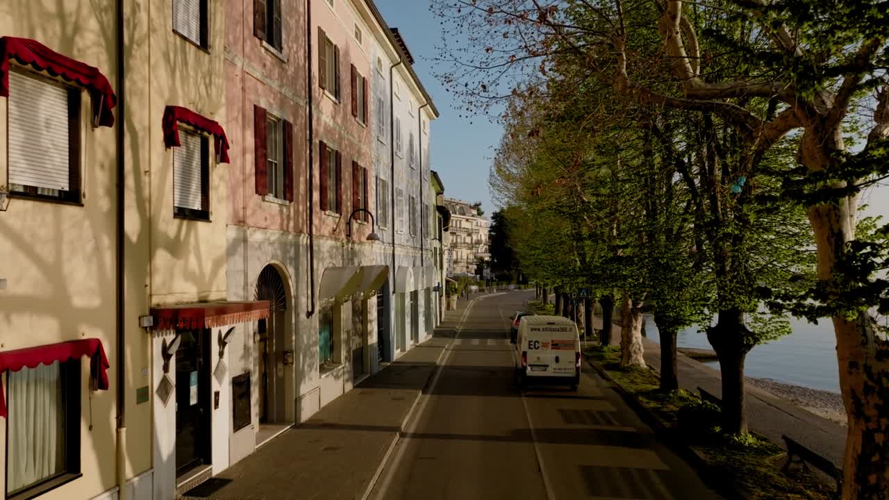 imágenes aéreas en el lago garda en desenzano del garda