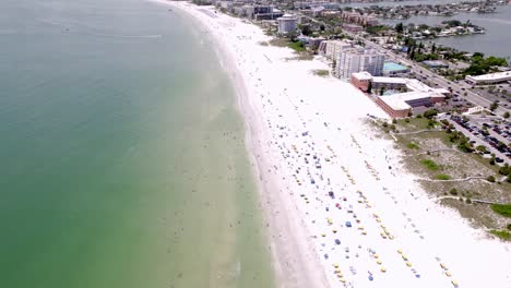 tiro de drone de saint pete beach florida en el verano