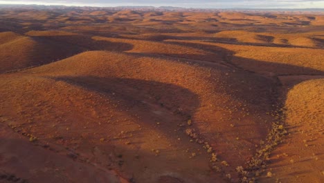 Drone-shot-of-the-rolling-hills-in-the-Flinders-Ranges,-Australia-at-sunrise