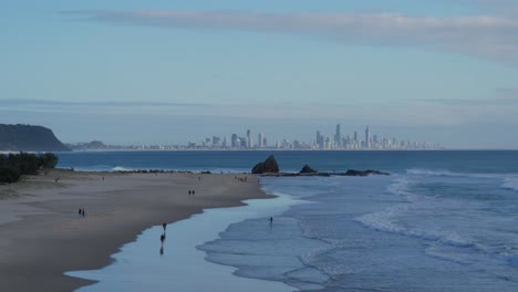 Surfers-On-Coastal-Suburb-Of-Currumbin---Surfing-Paradise-In-Gold-Coast,-Queensland---wide-shot