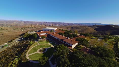 drone shot of the ronald reagan presidential library located in thousand oaks california