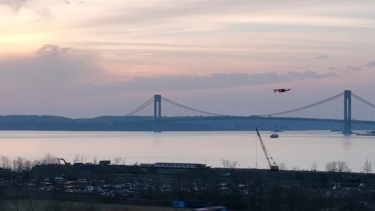 흐린 일몰 동안 뉴욕 브루클린에 있는 calvert vaux 공원의 조감도