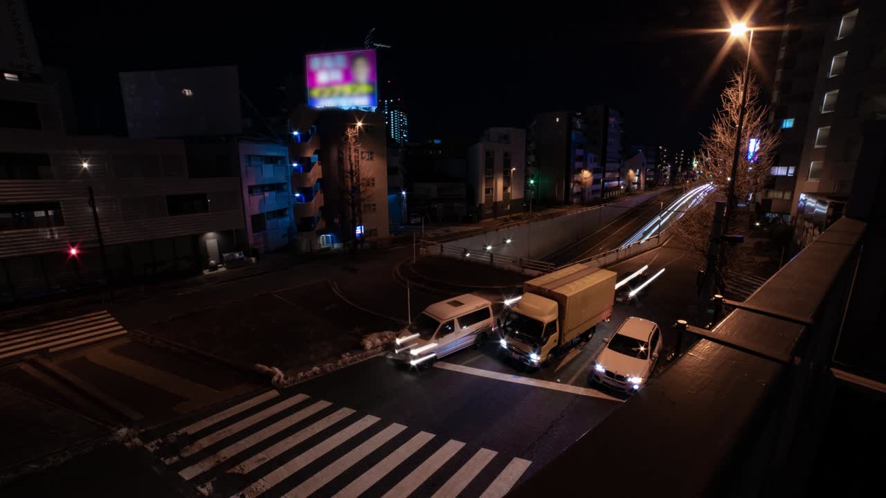 도쿄 시내 거리의 교통체증의 야간 타임스 화면