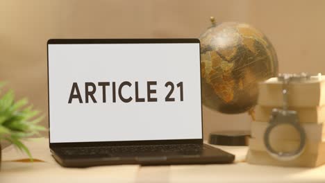 el artículo 21 se muestra en la pantalla del portátil legal