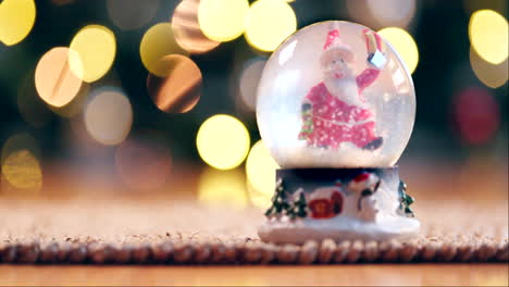 navidad, globos de nieve o decoración en la mesa