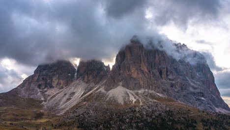 Lapso-De-Tiempo-De-La-Montaña-Dolomitas-En-Italia