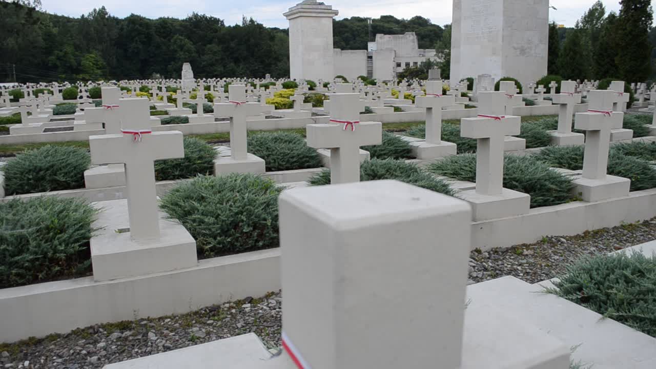 Cimitero militare polacco del periodo 1918-1920. Leopoli, Ucraina. Cimitero di Lychakiv, il complesso storico e commemorativo (dal 1991) a Leopoli nel quartiere storico di Lychakiv, uno dei cimiteri più antichi dell'Ucraina.