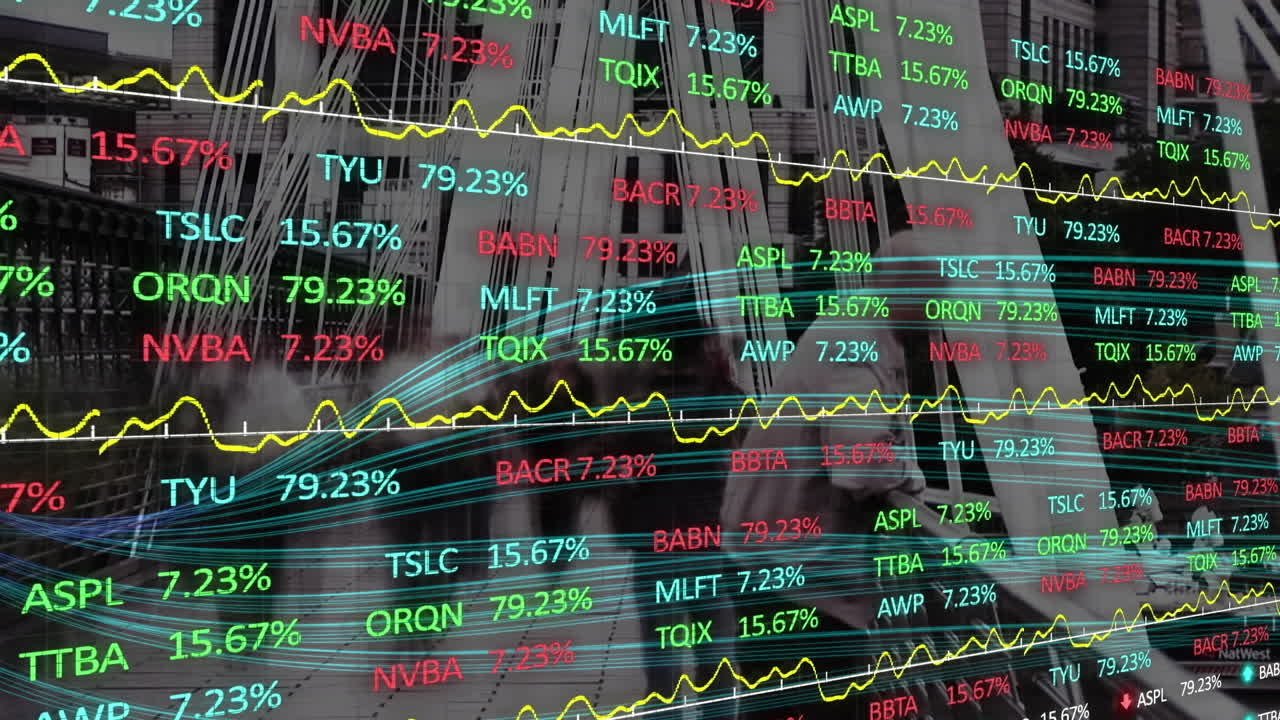 Elaborazione dati di borsa e scie luminose su sfondo time-lapse di persone che camminano sul ponte