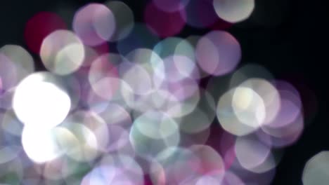 la luz multicolor filtra imágenes de 4k en fondo negro, estilizando el video, las transiciones, el efecto bokeh.