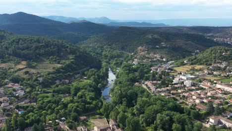 Toma-Aérea-Del-Río-La-Cèze-Parque-Nacional-Saint-Ambroix-Cévennes