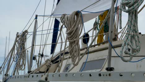 cuerdas en el barco