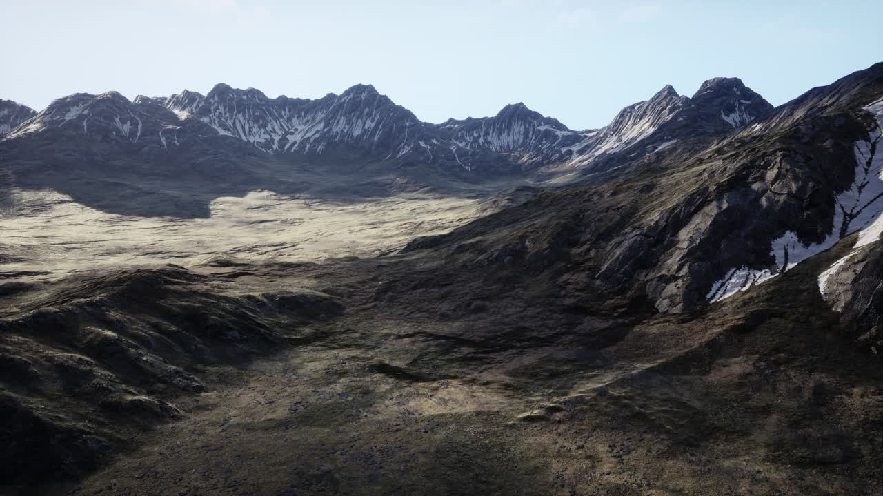 majestuosa cordillera con picos cubiertos de nieve