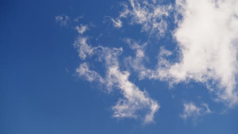 Timelapse-shot-of-fast-moving-clouds