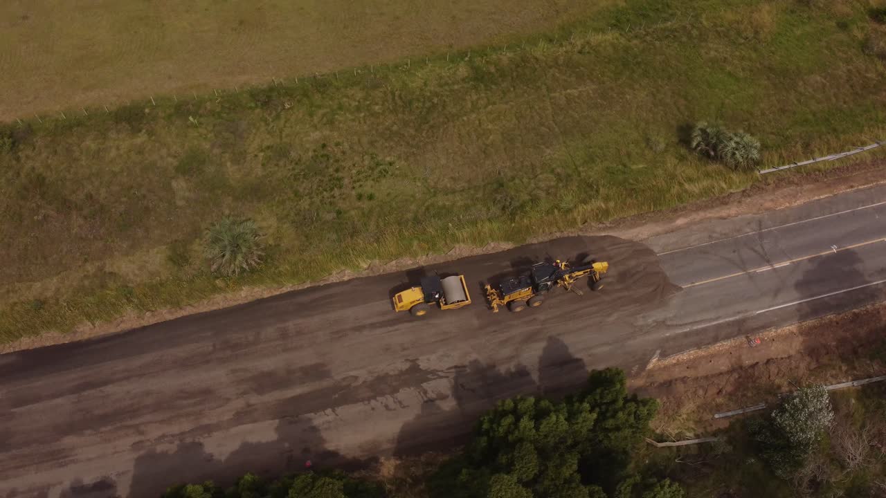 rodillo de camino en la construcción de caminos rurales, américa del sur