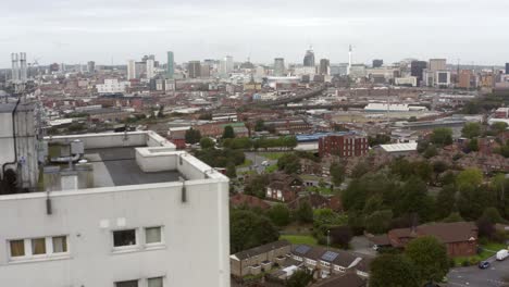 Drone-Shot-Flying-Tower-Flats-En-Birmingham,-Inglaterra