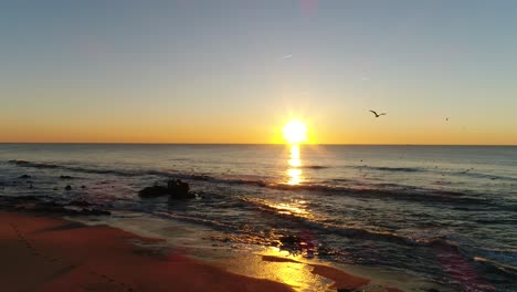 Fantastische-Natürliche-Große-Sonnenuntergänge-über-Dem-Meer.-Abend,-Dämmerung.4k