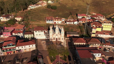 Aerial-view-of-the-Pico-dos-Marins-mountain-range-with-a-small-town-at-the-foothills-in-Minas-Gerais,-Brazil