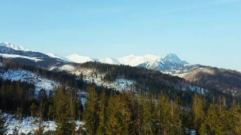 Montañas-Tatra-En-Invierno.-Aerea-De-Lado