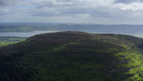 Knocknarea,-Coolera-peninsula,-Sligo,-Ireland,-June-2021