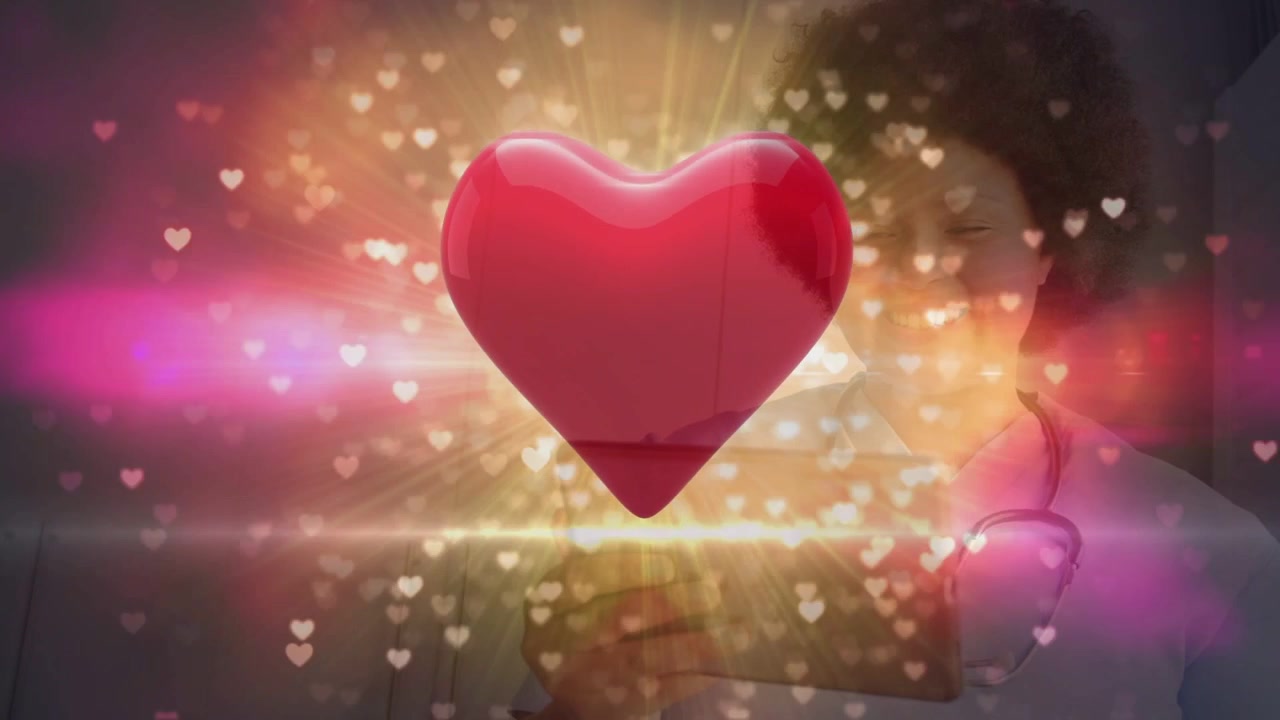 Corazón apareciendo, brillando, lanzando chispas superpuestas al doctor sosteniendo una tableta, promoviendo el cuidado cardíaco.