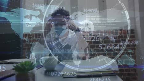 animación de redes de conexiones y números más empresario en la oficina