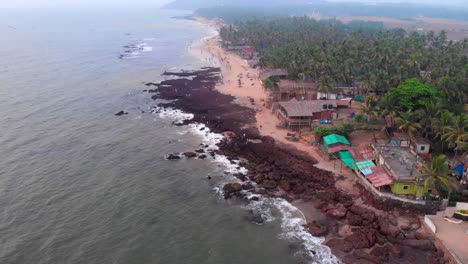 la playa de candolim está ubicada en el distrito de goa del norte en el estado de goa, en la india