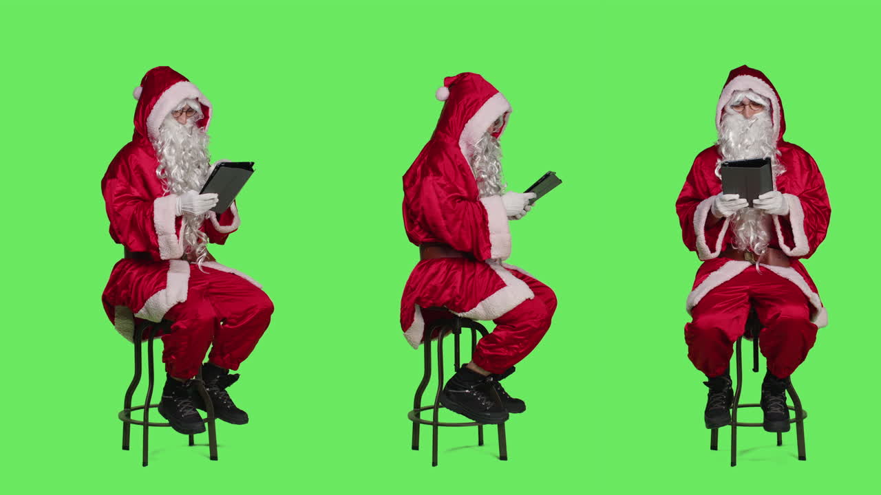 산타클로스가 태블릿을 사용합니다.