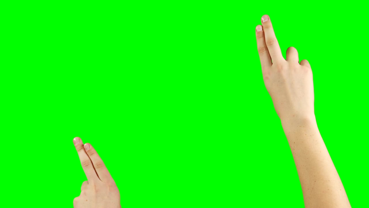 초록색 스크린 배경 에 손 의 제스처 를 하는 사람