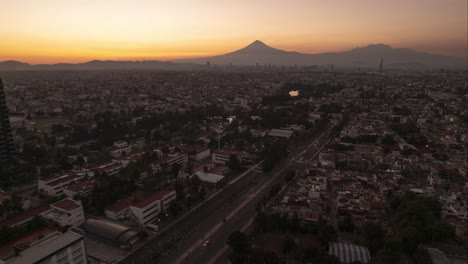 hiperlapso de una de las primeras colonias de puebla ciudad, y la benemérita universidad autonoma de puebla