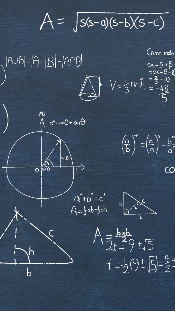 Animazione di equazioni e formule matematiche fluttuanti su sfondo di lavagna blu.