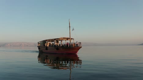 mar de galilea paseo en barco barco tierra santa tour jesús israel jordania