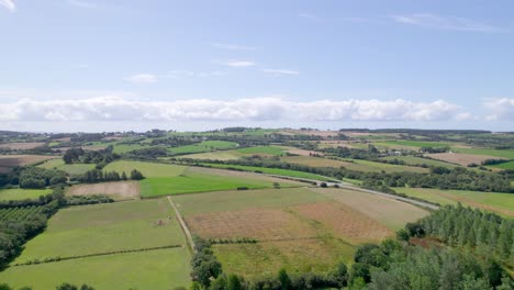 Campo-De-Bretaña-En-Francia.-Dron-Aéreo-De-Lado