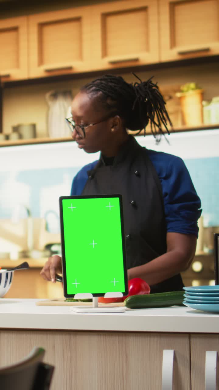 Vertical Video Vertical chroma key tablet with lovers doing meal prep for a salad