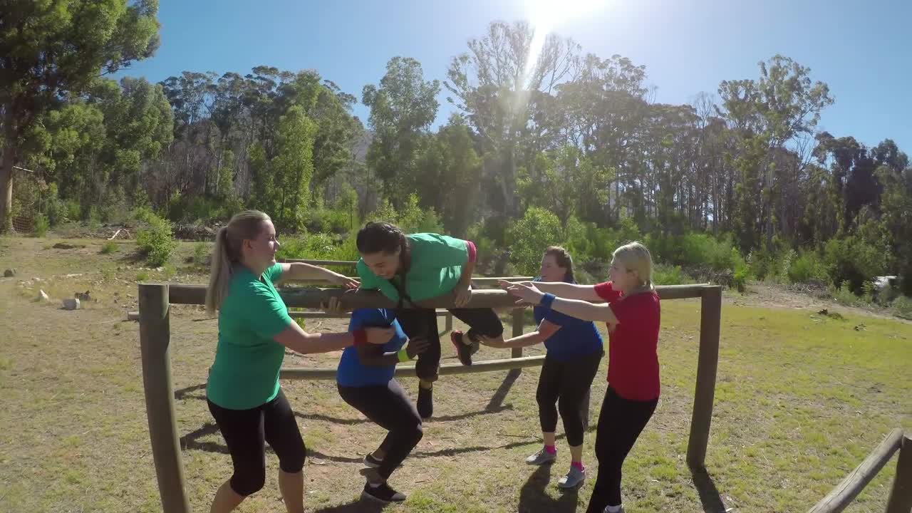 부트 캠프 4k에서 재미를 느끼는 아이들