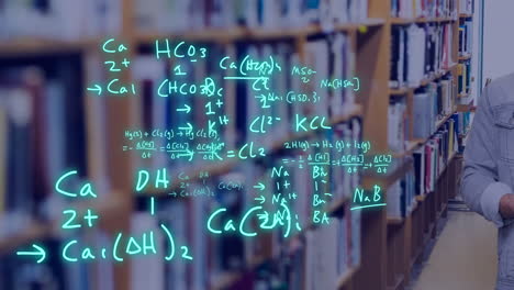 animación del procesamiento de datos científicos sobre un estudiante caucásico en la biblioteca.