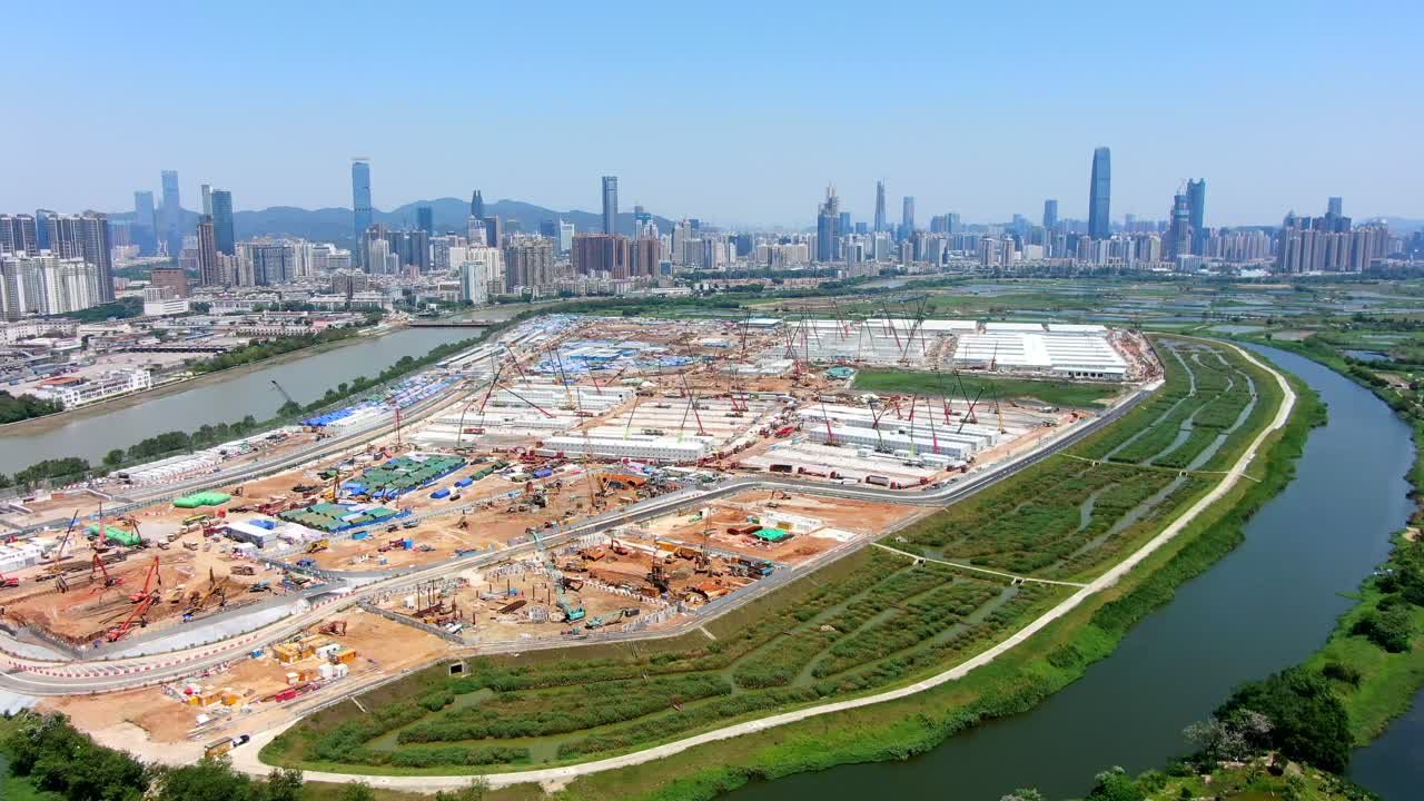 홍콩의 크레인과 개발이 있는 대규모 건설 현장