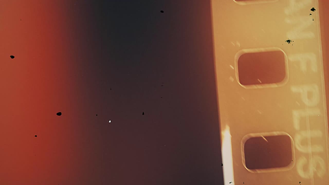 Effetto glitch e grana pellicola retrò astratto