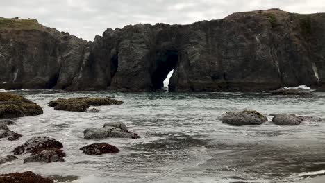 Sea-stacks-or-islets-with-cave-in-Bandon-Oregon