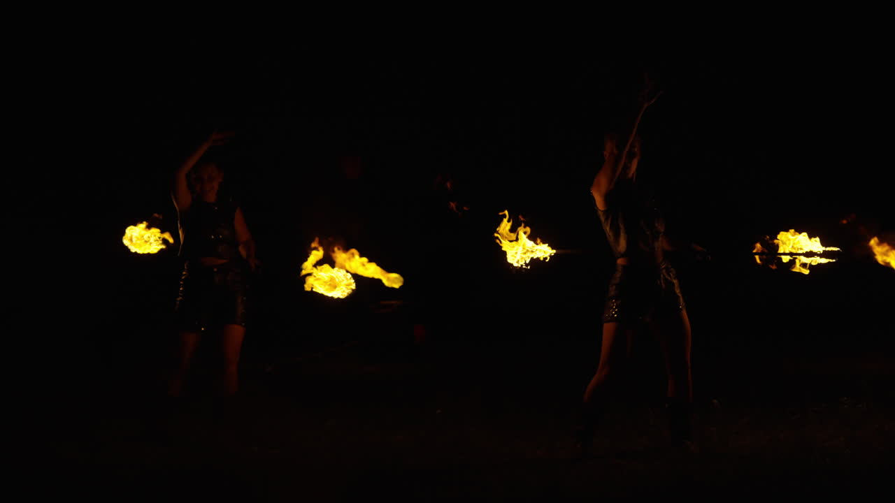 밤에 불놀이 공연