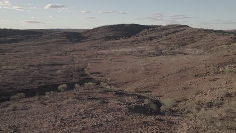 Flying-into-a-valley-withing-the-beautiful-Barrier-Ranges-surrounding-Broken-Hill,-NSW,-Australia