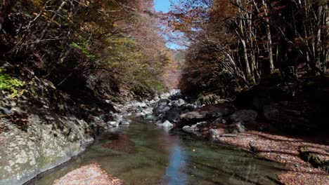 Drohnenflug-Bei-Sonnenaufgang-über-Dem-Iya-Tal-In-Shikoku,-Japan