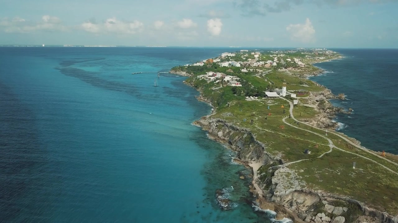 Una bellissima isola tropicale nei Caraibi. Riprese cinematografiche con drone del punto sud, Mirador Punta Sur