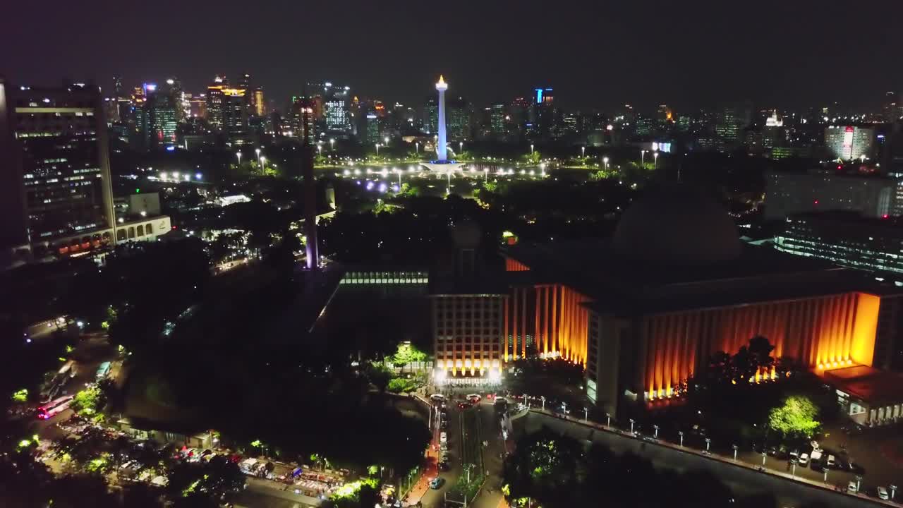 vista del monumento nacional y la mezquita istiqlal
