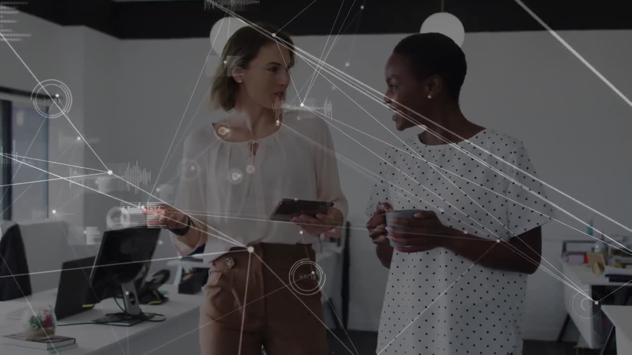 animación de la red de conexiones entre diversas personas de negocios en la oficina