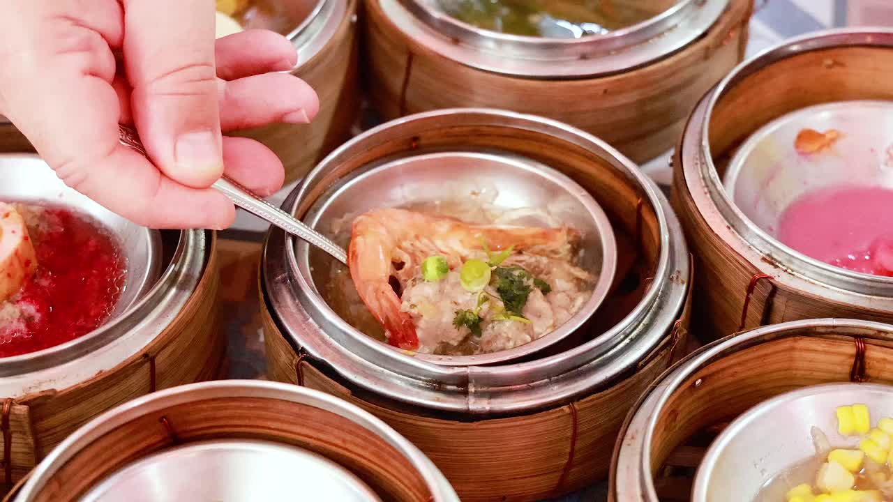 태국 푸켓에서 섬 요리를 맛보는 것