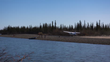 bush-plane-flying-in-Alaska