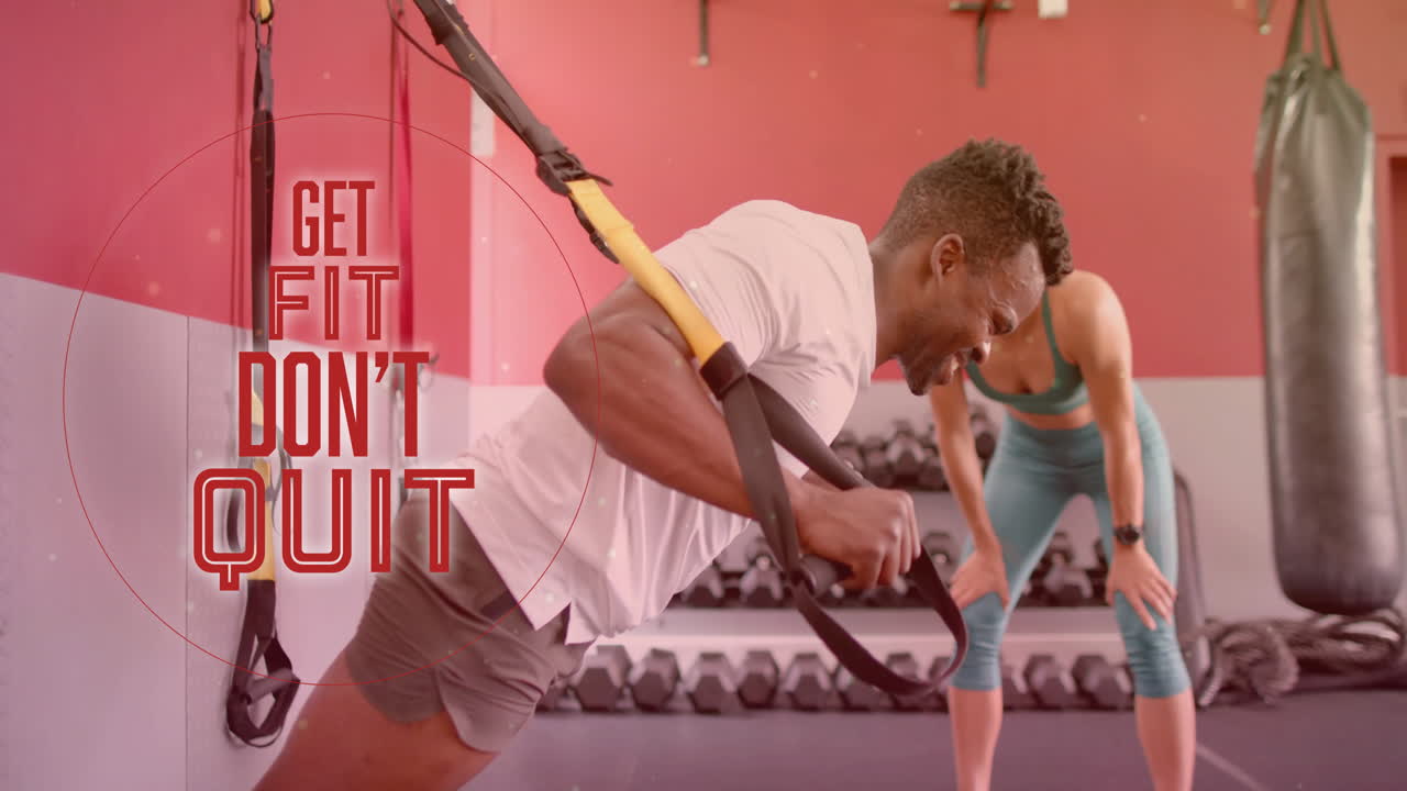 체육관에서 운동하는 다양한 남성과 여성에 대한 텍스트를 포기하지 마십시오.